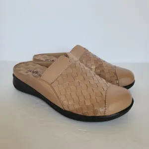 San Marcos Woven Slip on‎ leather Women's 6