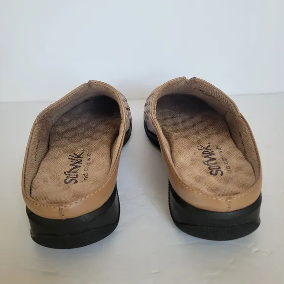 San Marcos Woven Slip on‎ leather Women's 6