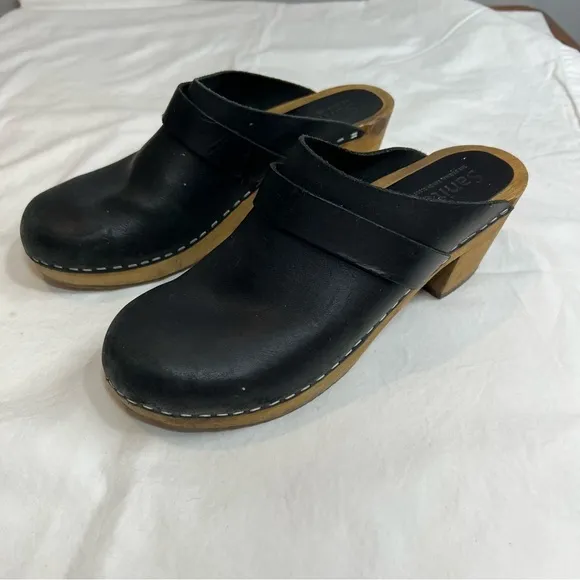 Sanita black leather wood sole clogs size 38