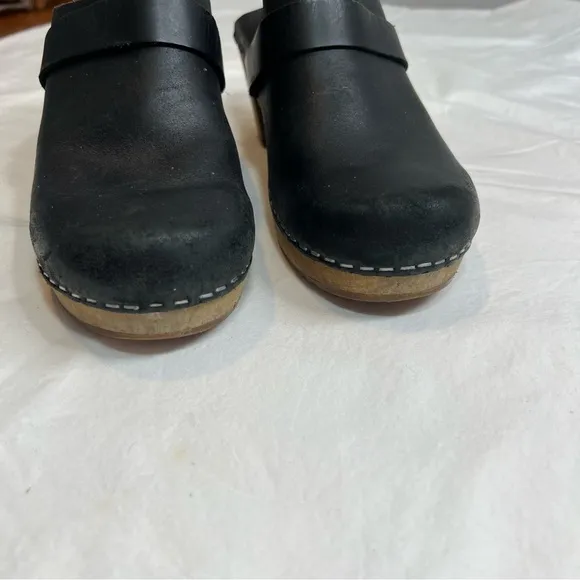 Sanita black leather wood sole clogs size 38