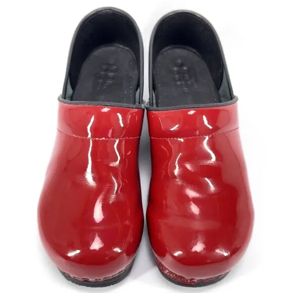 Sanita Patent Leather Red Professional Clogs Size 41 EU/9.5-10 US Nurse Comfort