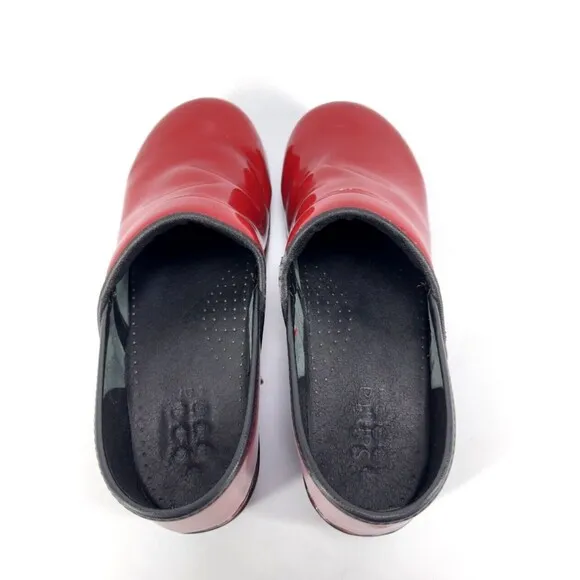 Sanita Patent Leather Red Professional Clogs Size 41 EU/9.5-10 US Nurse Comfort