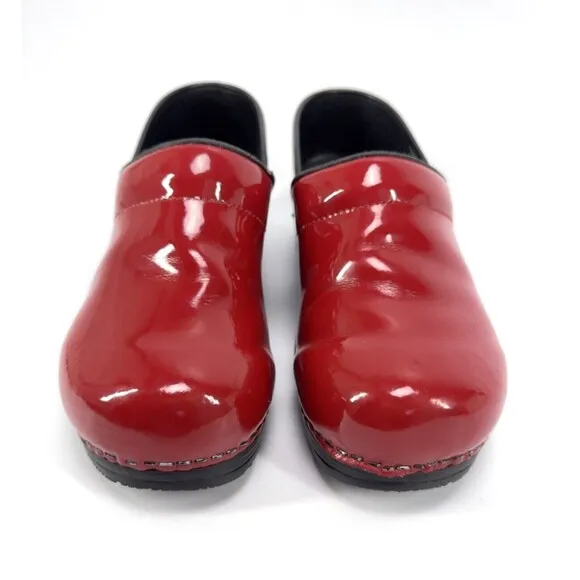 Sanita Patent Leather Red Professional Clogs Size 41 EU/9.5-10 US Nurse Comfort