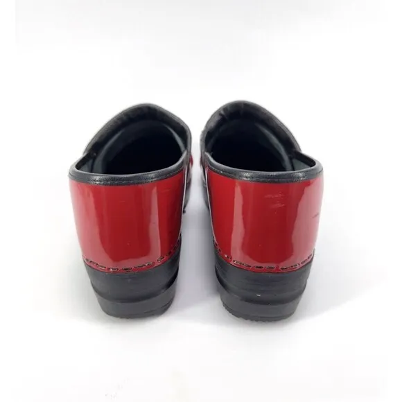 Sanita Patent Leather Red Professional Clogs Size 41 EU/9.5-10 US Nurse Comfort