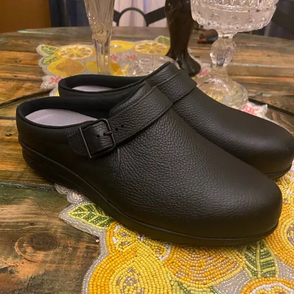 SAS Clog Non Slip Loafer In Black Pebbled Leather Size 11WW Double Wide