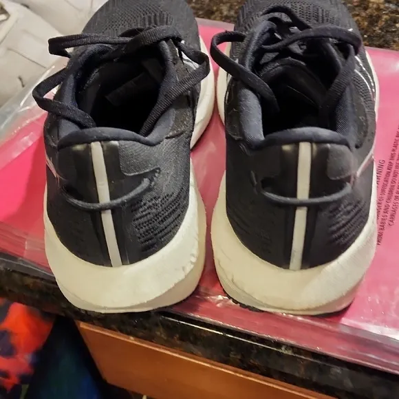 Saucony Black Power Run Plus Size 10 New Condition Running Shoes