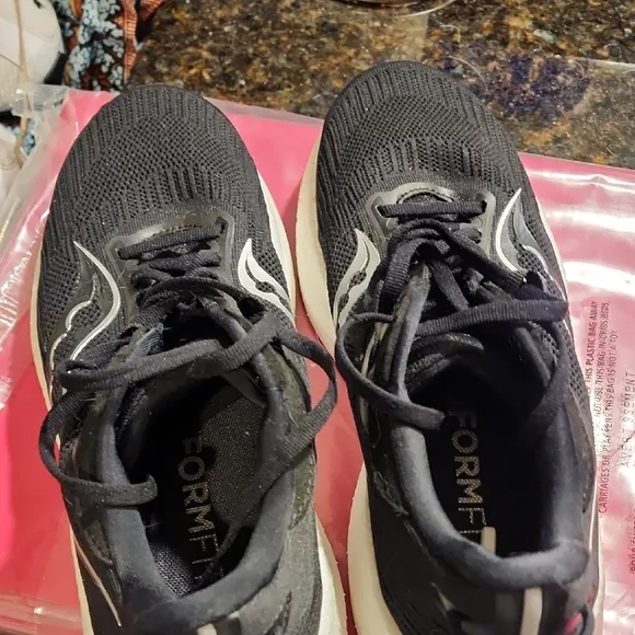 Saucony Black Power Run Plus Size 10 New Condition Running Shoes