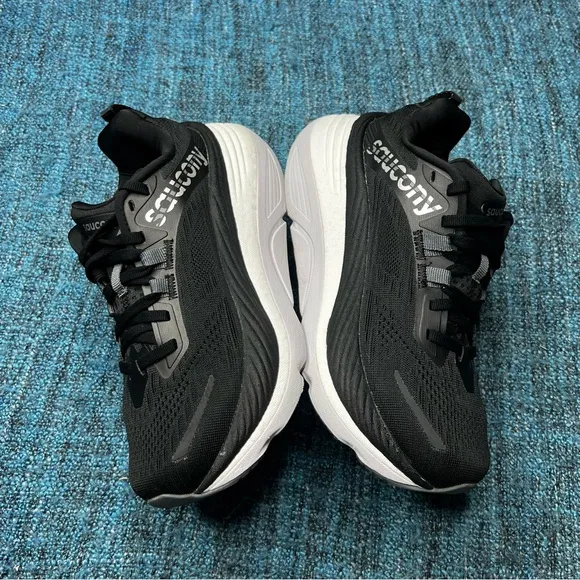 Saucony Hurricane 24 Running Shoes in Black Carbon White
