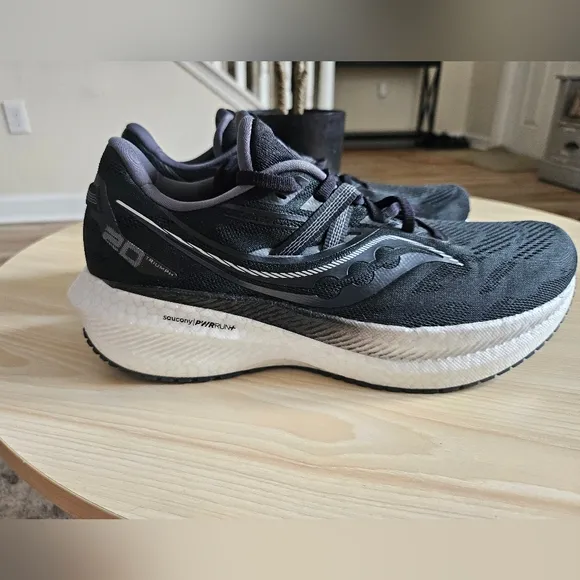 Saucony Men's Triumph 20 Running Shoe, Black/White, 8.5