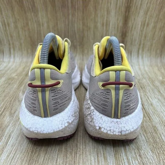 Saucony Triumph 21‎ Women's Size 8 Road Running Shoes Sneakers Yellow S10881-30