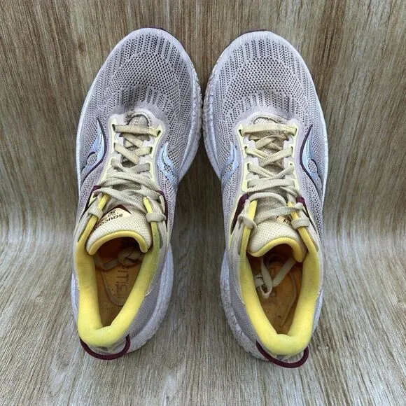 Saucony Triumph 21‎ Women's Size 8 Road Running Shoes Sneakers Yellow S10881-30