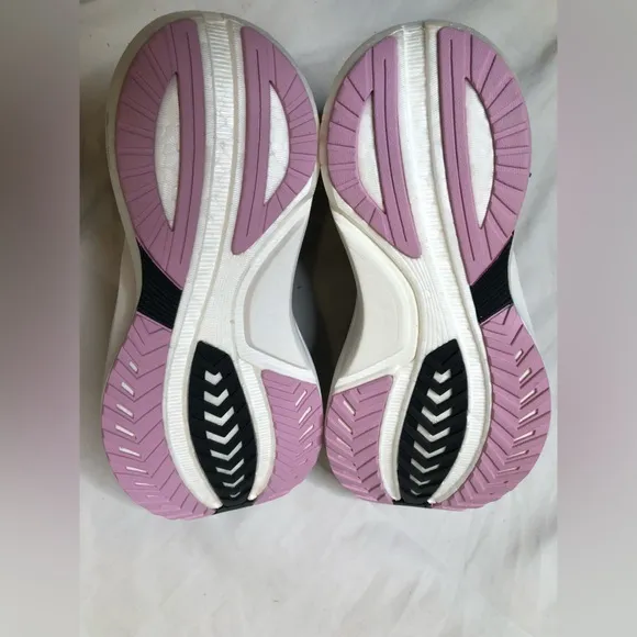 Saucony Women’s Tempus Running Shoes - Size 7 - New with defects