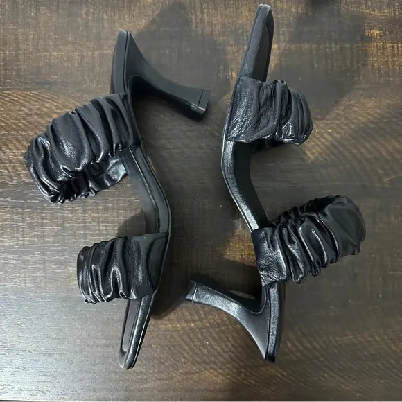 SEYCHELLES Black Leeward Mules Sz 9.5