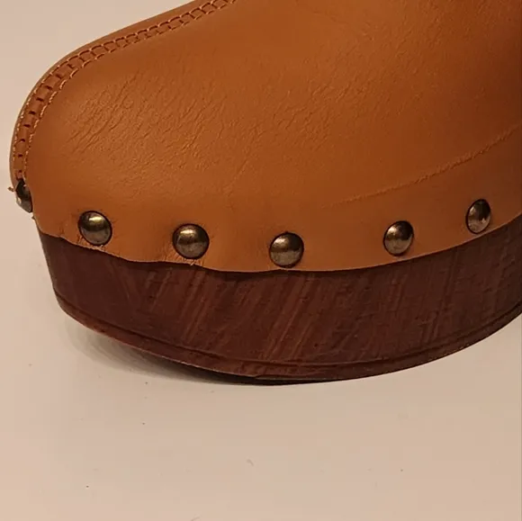 Seychelles Go All Out Heeled Leather Clogs size 8