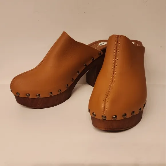 Seychelles Go All Out Heeled Leather Clogs size 8