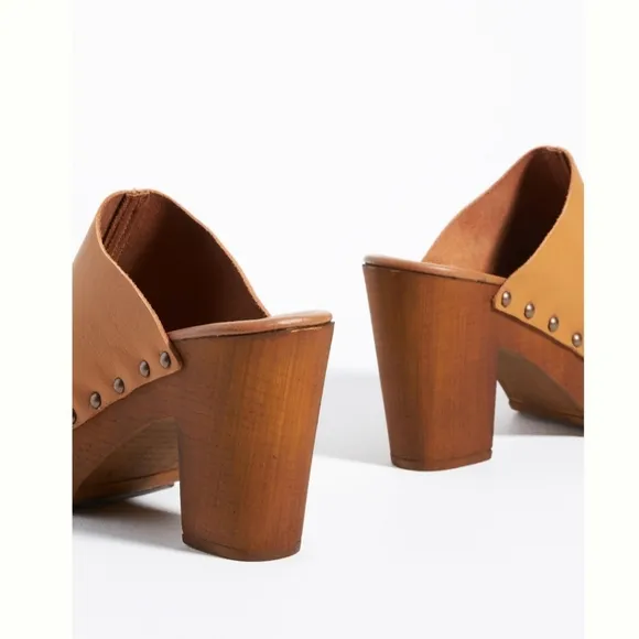 Seychelles Go All Out Heeled Leather Clogs size 8