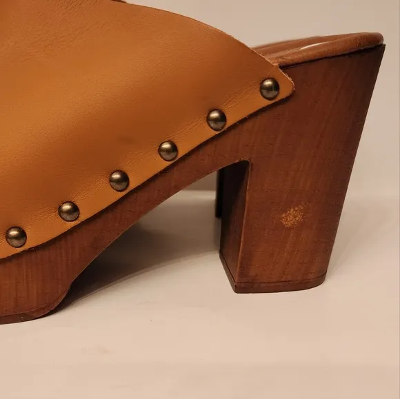 Seychelles Go All Out Heeled Leather Clogs size 8
