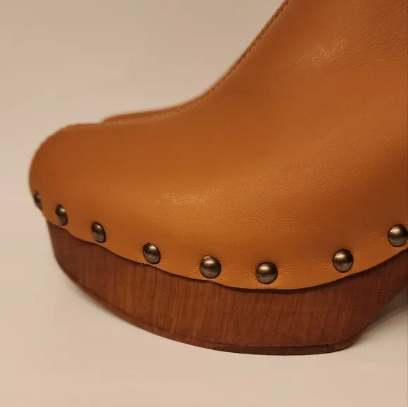 Seychelles Go All Out Heeled Leather Clogs size 8