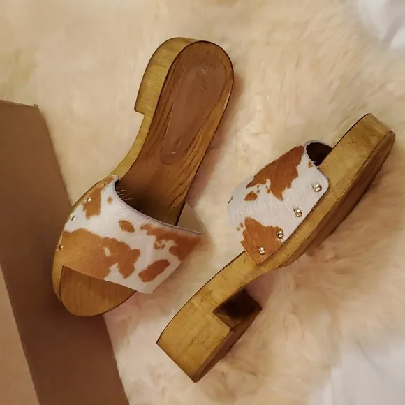 Seychelles Good Spirits Heeled Open-toe Clogs - Brown Cow