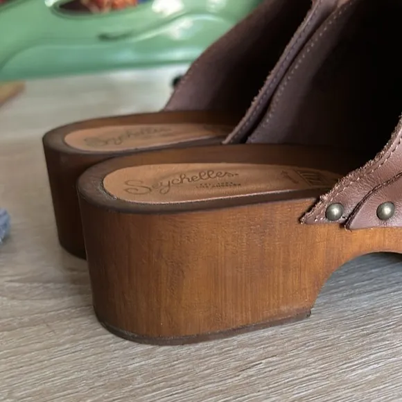 Seychelles Loud &amp; Clear Mocha Brown Leather Made in Italy Studded Clogs - 7.5