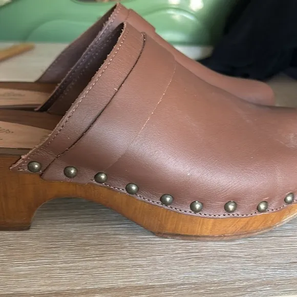 Seychelles Loud &amp; Clear Mocha Brown Leather Made in Italy Studded Clogs - 7.5