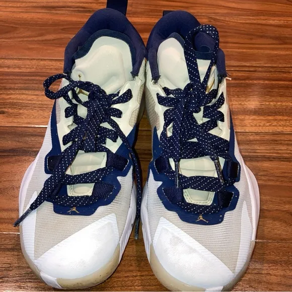 Size 5.5Y  - Jordan Zion 1 Pelicans