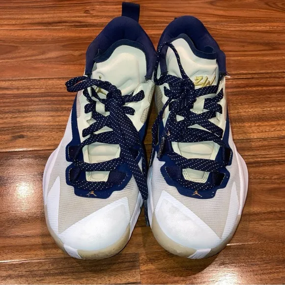 Size 5.5Y  - Jordan Zion 1 Pelicans