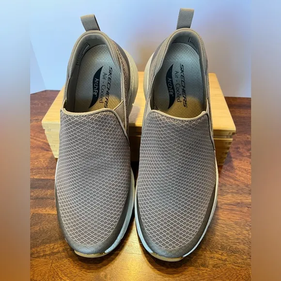 Skechers Arch Fit Banlin Slip On Casual Comfort Walking Shoe Taupe Sz 9 (EU 42)