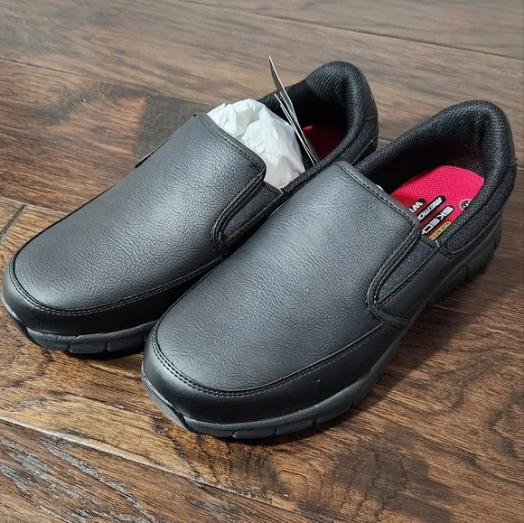 Skechers, Men's Groton Slip Resistant Work Shoe. Men's size 9 Wide fit.