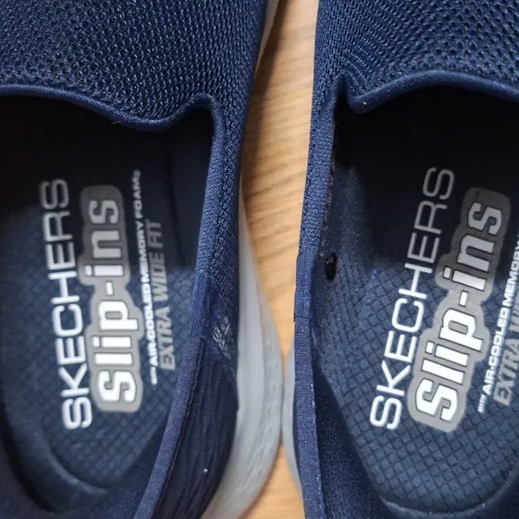 Skechers Navy Slip-In Hands Free Shoes Machine Washable Men 8.5 Extra Wide Fit