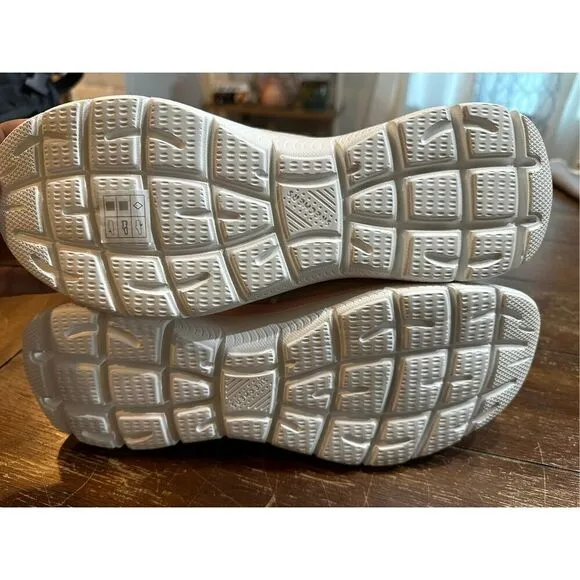 Skechers Women's Summit New Daily Hands Free Slip-ins Sneaker