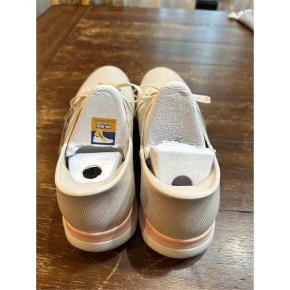 Skechers Women's Summit New Daily Hands Free Slip-ins Sneaker