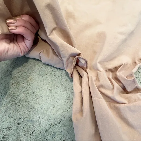 SKIMS NWT Everyday Sculpt Mid Thigh Bodysuit in Sienna