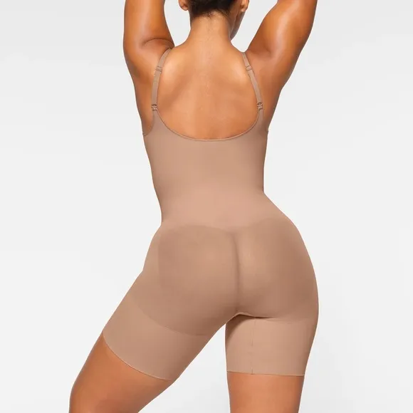 SKIMS NWT Everyday Sculpt Mid Thigh Bodysuit in Sienna