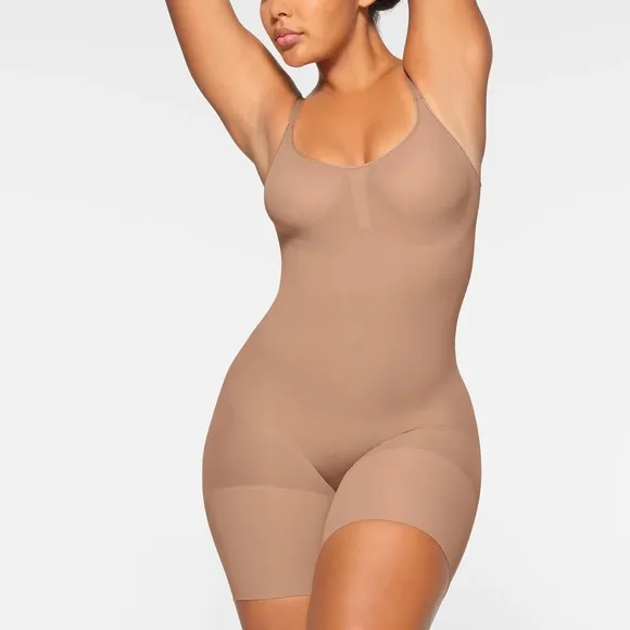 SKIMS NWT Everyday Sculpt Mid Thigh Bodysuit in Sienna