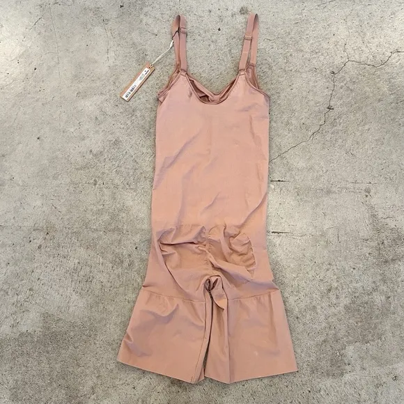 SKIMS NWT Everyday Sculpt Mid Thigh Bodysuit in Sienna