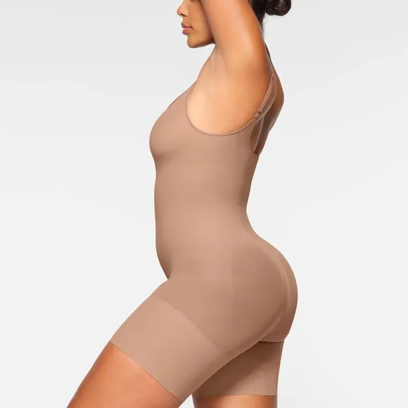 SKIMS NWT Everyday Sculpt Mid Thigh Bodysuit in Sienna