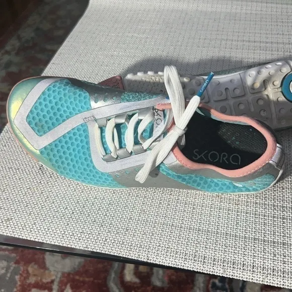 SKORA RUNNING SHOES SIZE 7.5