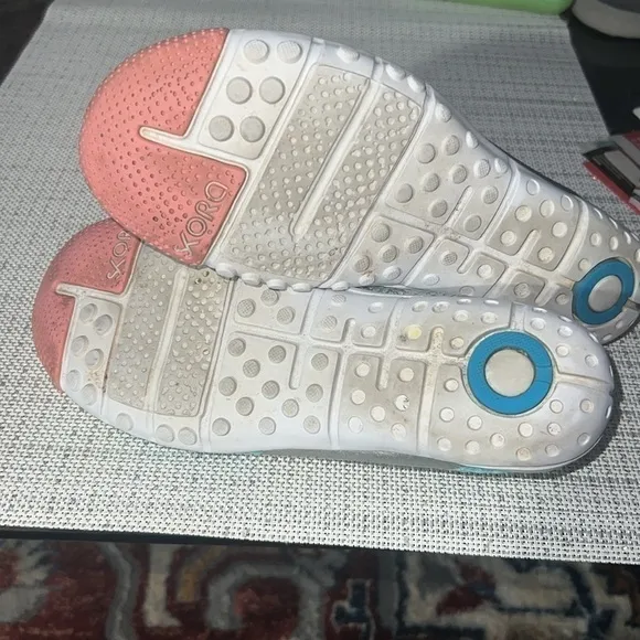 SKORA RUNNING SHOES SIZE 7.5