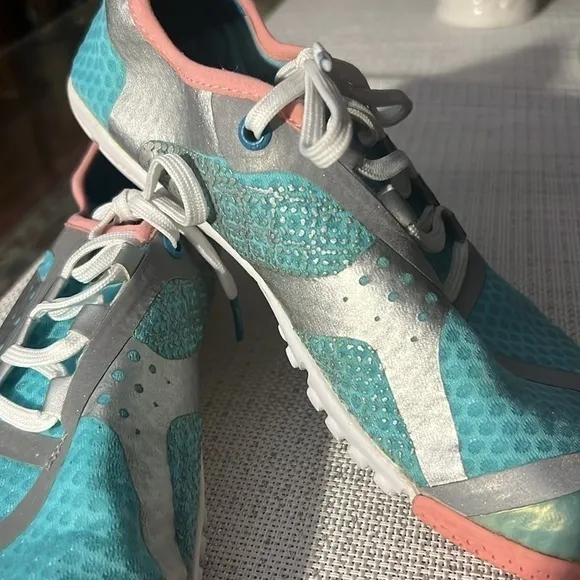 SKORA RUNNING SHOES SIZE 7.5