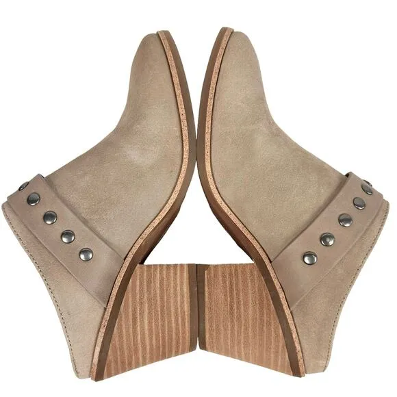 Sofft Corey Belted Clog in Cashmere Suede, Size 6