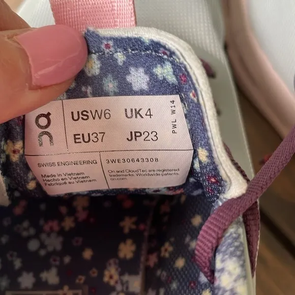❌SOLD❌Free People X On Cloudnova Form 2 Running Shoes