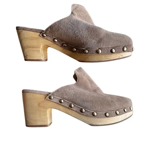 SOLE SOCIETY Tan Taupe Suede Leather Clogs, Studded Wooden‎ Mules Shoes SIZE 8.5