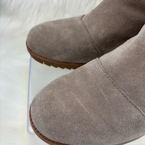 Sorel Taupe Suede Ankle Booties with Low Heel Size 7 Woman