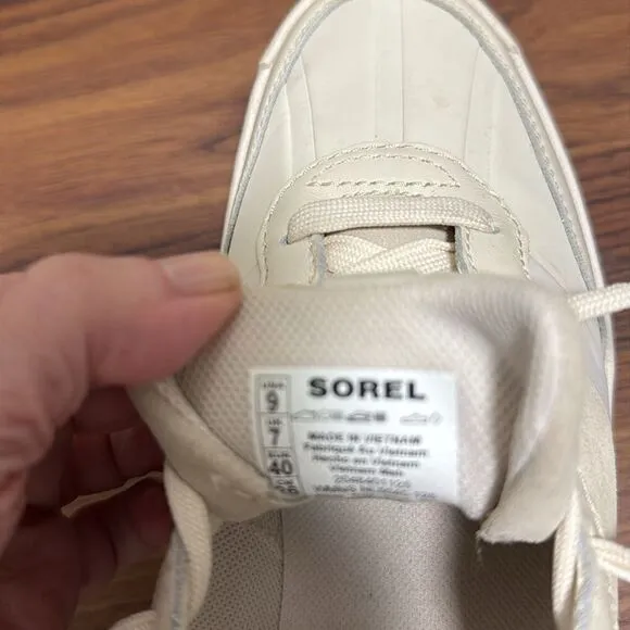 Sorel Women’s Ona 503 Everyday Low Top Waterproof Sneaker. Size 9.