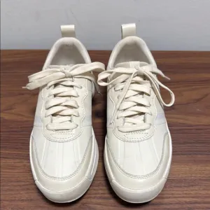 Sorel Women’s Ona 503 Everyday Low Top Waterproof Sneaker. Size 9.