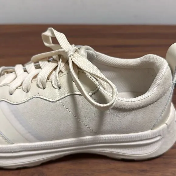 Sorel Women’s Ona 503 Everyday Low Top Waterproof Sneaker. Size 9.