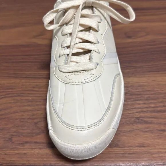 Sorel Women’s Ona 503 Everyday Low Top Waterproof Sneaker. Size 9.