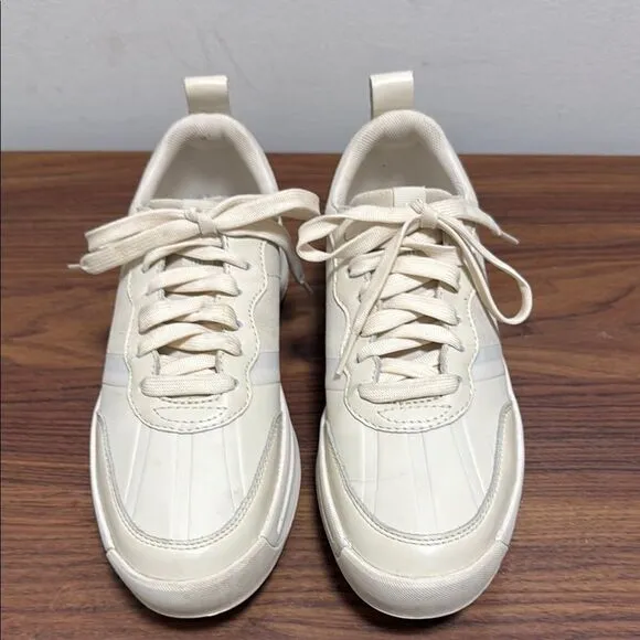 Sorel Women’s Ona 503 Everyday Low Top Waterproof Sneaker. Size 9.