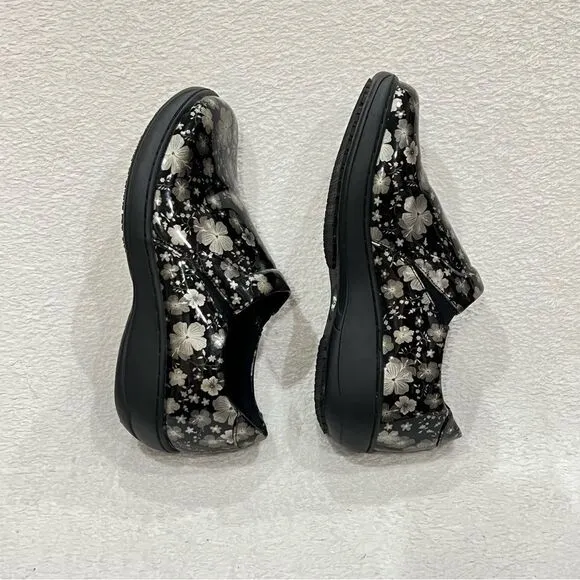 Spring Step Black Silver Floral Clogs 6.5